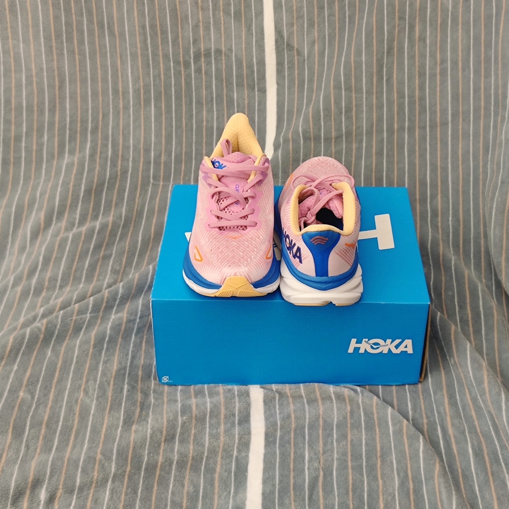hoka clifton pink